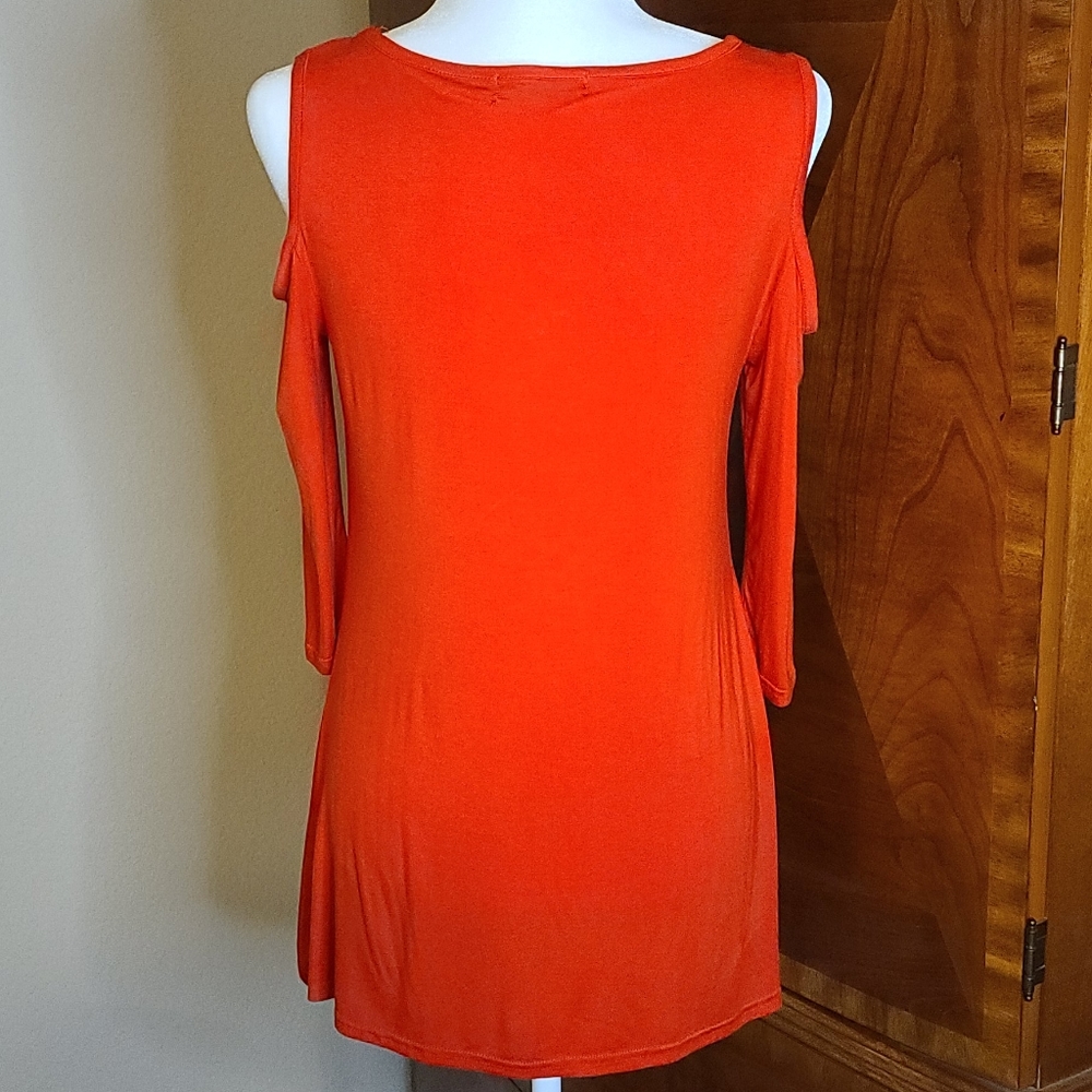Cutout Tunic - Picture 2 of 5